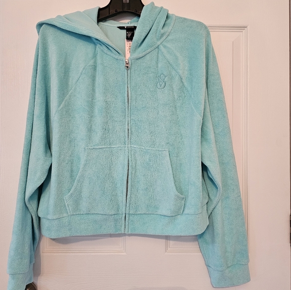 Victoria Secret Short and hoodie set - Picture 6 of 7